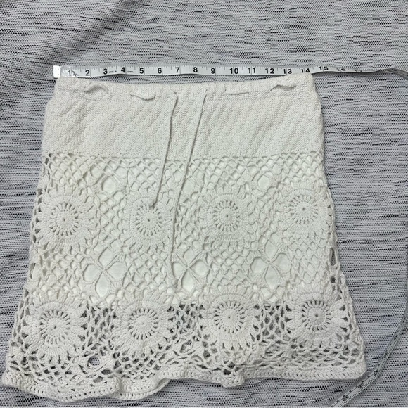 White Knitted Crochet Sun Shape Lined Mini skirt by aeropostale M - Picture 4 of 4